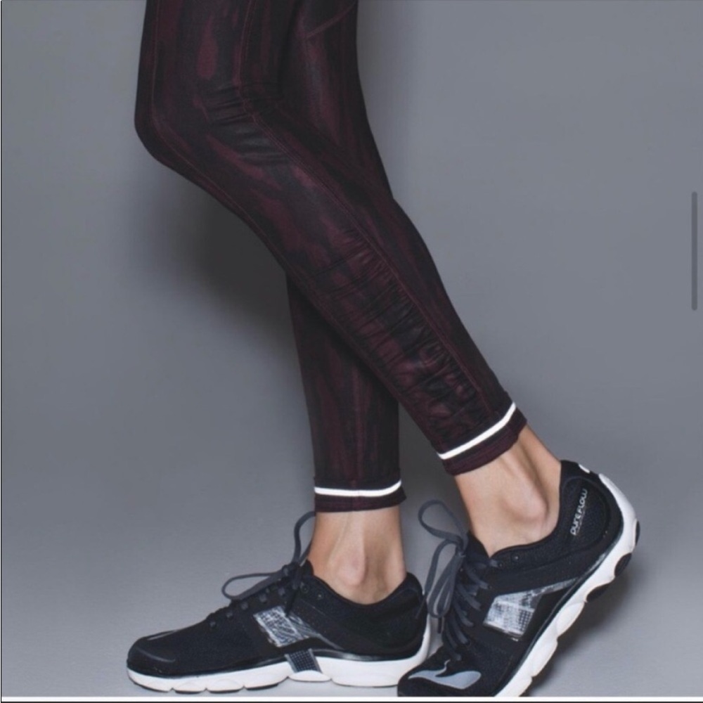 Lululemon Speed Tight IV Painted Animal Bordeaux Drama Black / Black